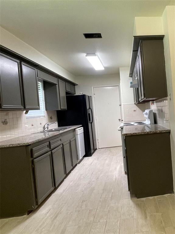 Building Photo - 15906 Nutcracker Ct