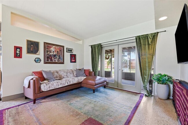 Building Photo - 712 Malone Dr
