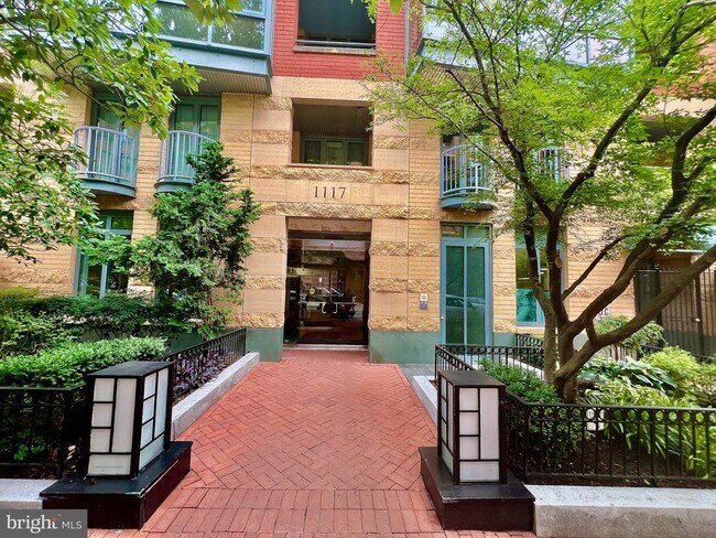 Building Photo - 1117 10th St NW