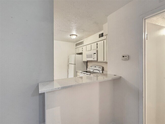 Building Photo - 2021 Spenwick Dr