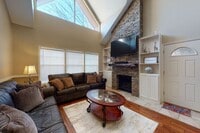 Building Photo - Adorable 3 Bed Townhome Pre-Leasing July 2026!