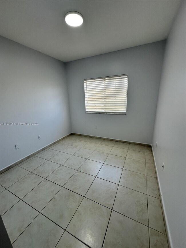 Building Photo - 7220 NW 114th Ave
