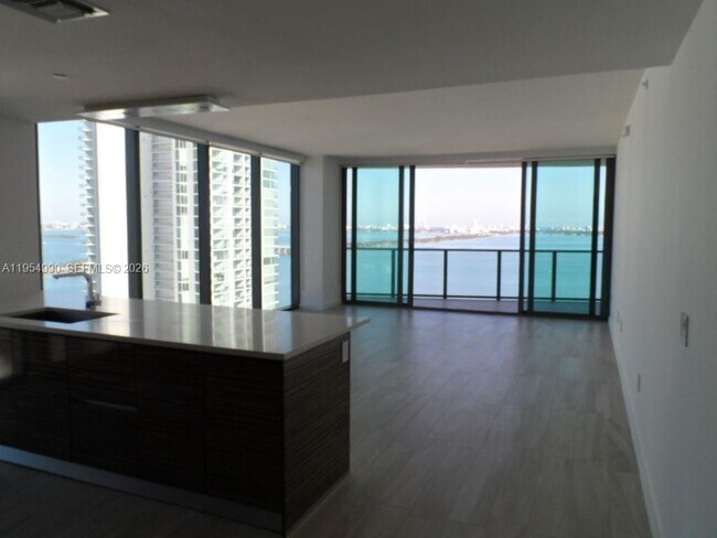 Building Photo - 460 NE 28th St