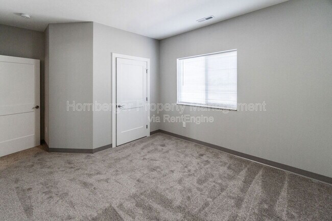 Building Photo - 1717 N Manifold Ln