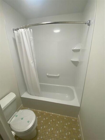 Building Photo - 474 Broadway