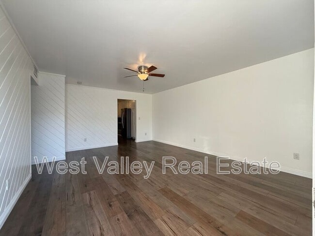 Building Photo - 543 Front St