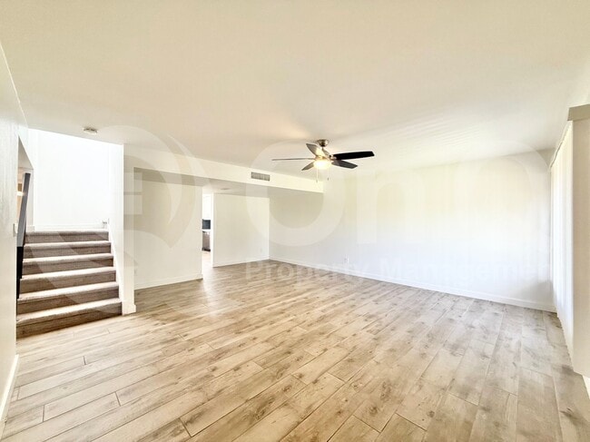 Building Photo - 2113 E Dunbar Dr