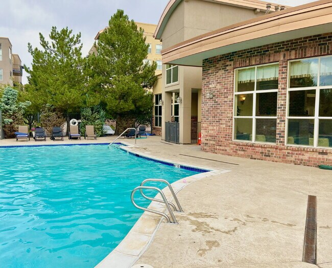 Building Photo - Bright & Peaceful 2 Bed, 2 Bath Corner Con...