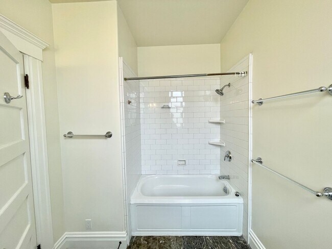 Building Photo - HUGE Top Floor Edwardian 4BR/1.5BA  Flat w...