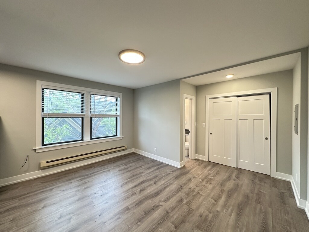 Building Photo - 4349 N Damen Ave