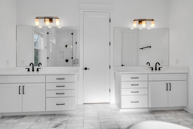 Building Photo - Modern Living in Wedgewood Houston