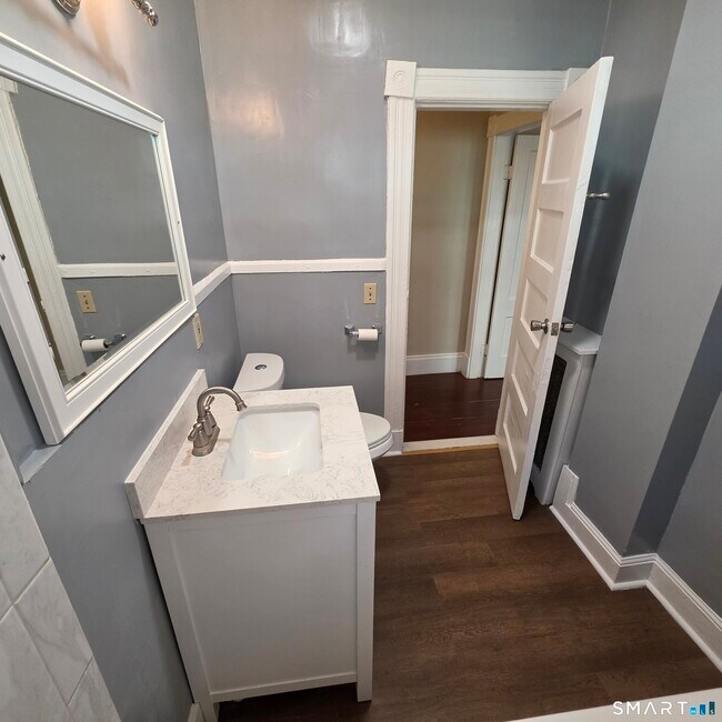 Building Photo - 142 Oakland Terrace