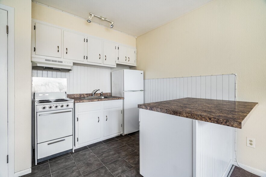 Kitchen - 18 Fairfield Ave