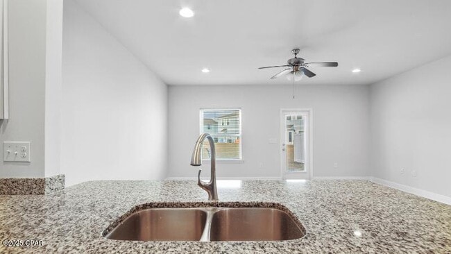 Building Photo - 7479 Shadow Lake Dr