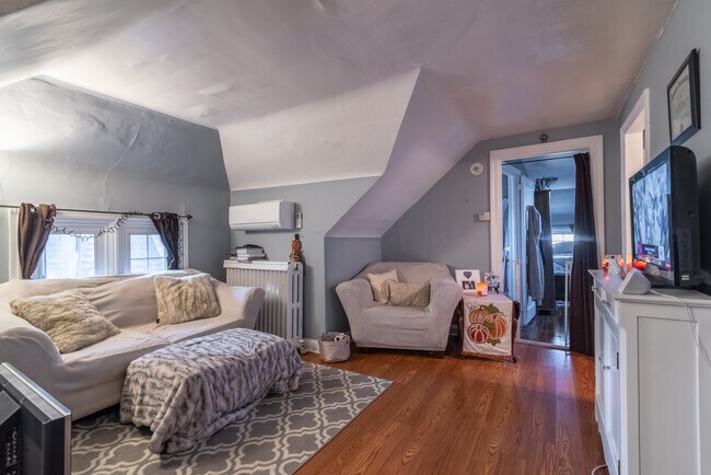 Building Photo - 322 Paxson Ave