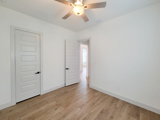 Building Photo - 5023 Golden Peach Rd