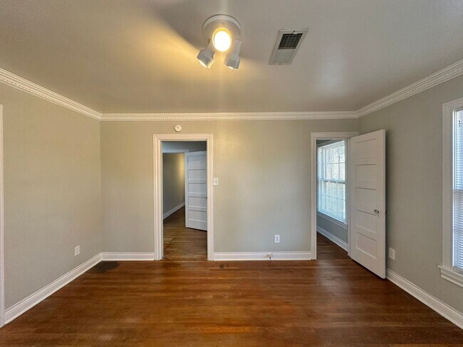 Building Photo - 1309 S Robertson Ave