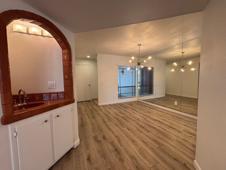 Dining Room - 5221 N 24th St