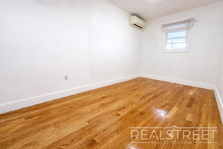 Building Photo - LUXURY 2.5 Bed  in Queens!