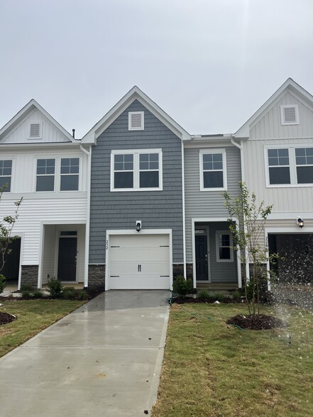 Primary Photo - 232 Paramount Dr