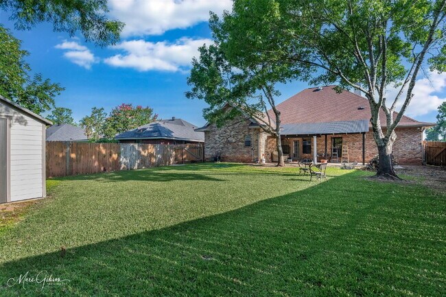 Building Photo - "Elegant 4-Bedroom Home in Bossier City with Granite Countertops & Cozy Fireplace!"