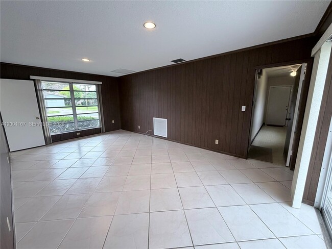 Building Photo - 5011 Madison St