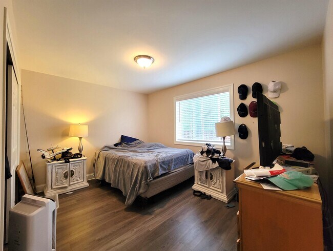 Building Photo - 306 Golden Valley Dr