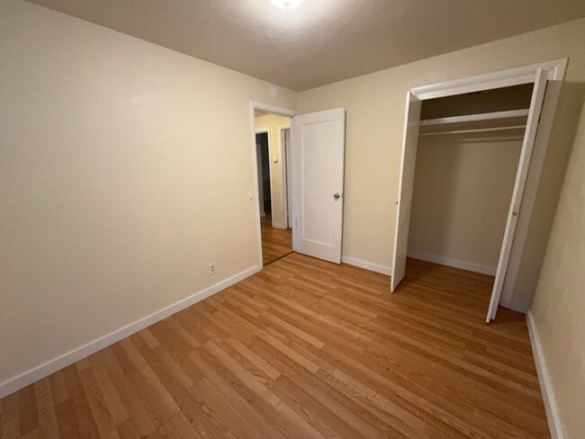 Building Photo - Pet-friendly 3 Bedroom 1 Bath Home close to the Beach!