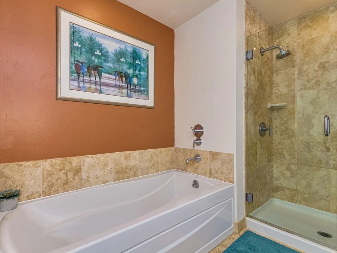 Building Photo - 310 S 4th St