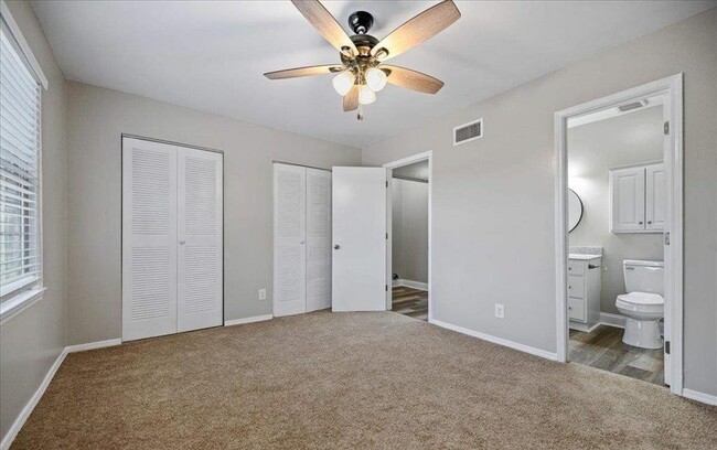 Building Photo - 731 Coventry Ln