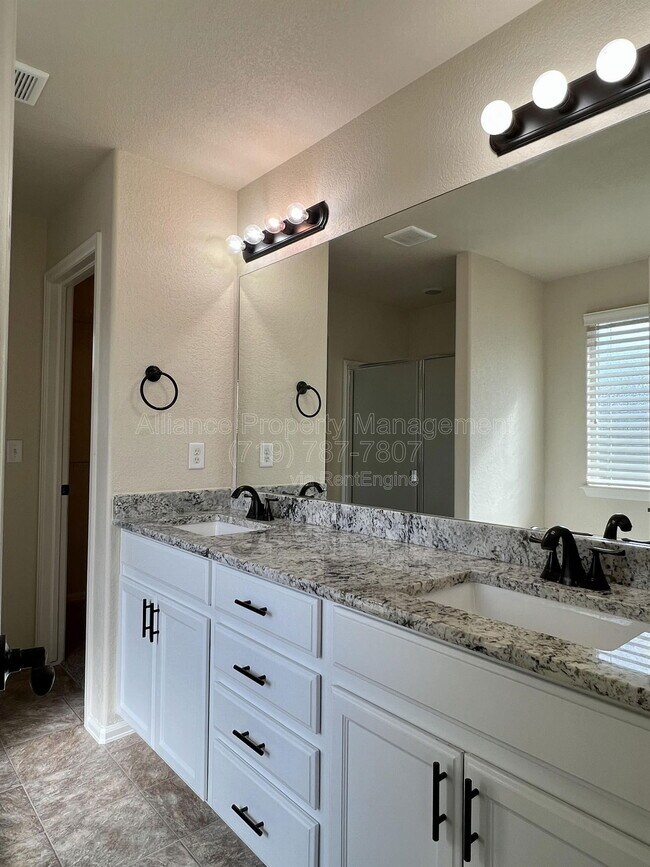 Building Photo - 6280 San Mateo Dr