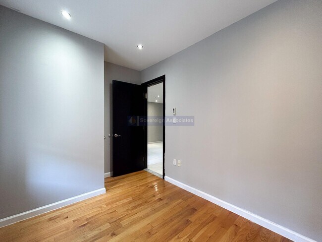 Building Photo - 312 W 114th St