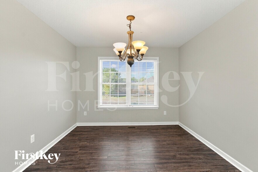 Building Photo - 1011 Hickory Cir