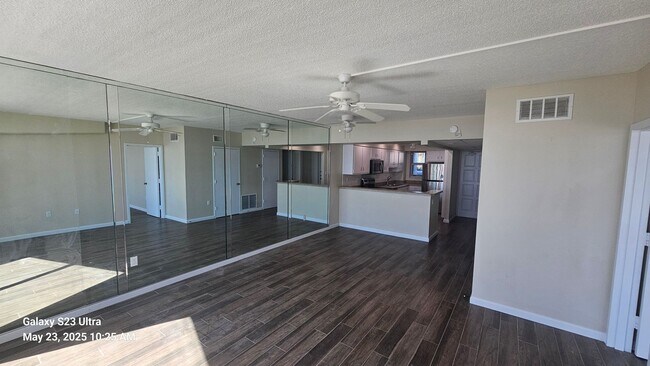 Building Photo - Beautiful Views Direct Ocean Front Condo