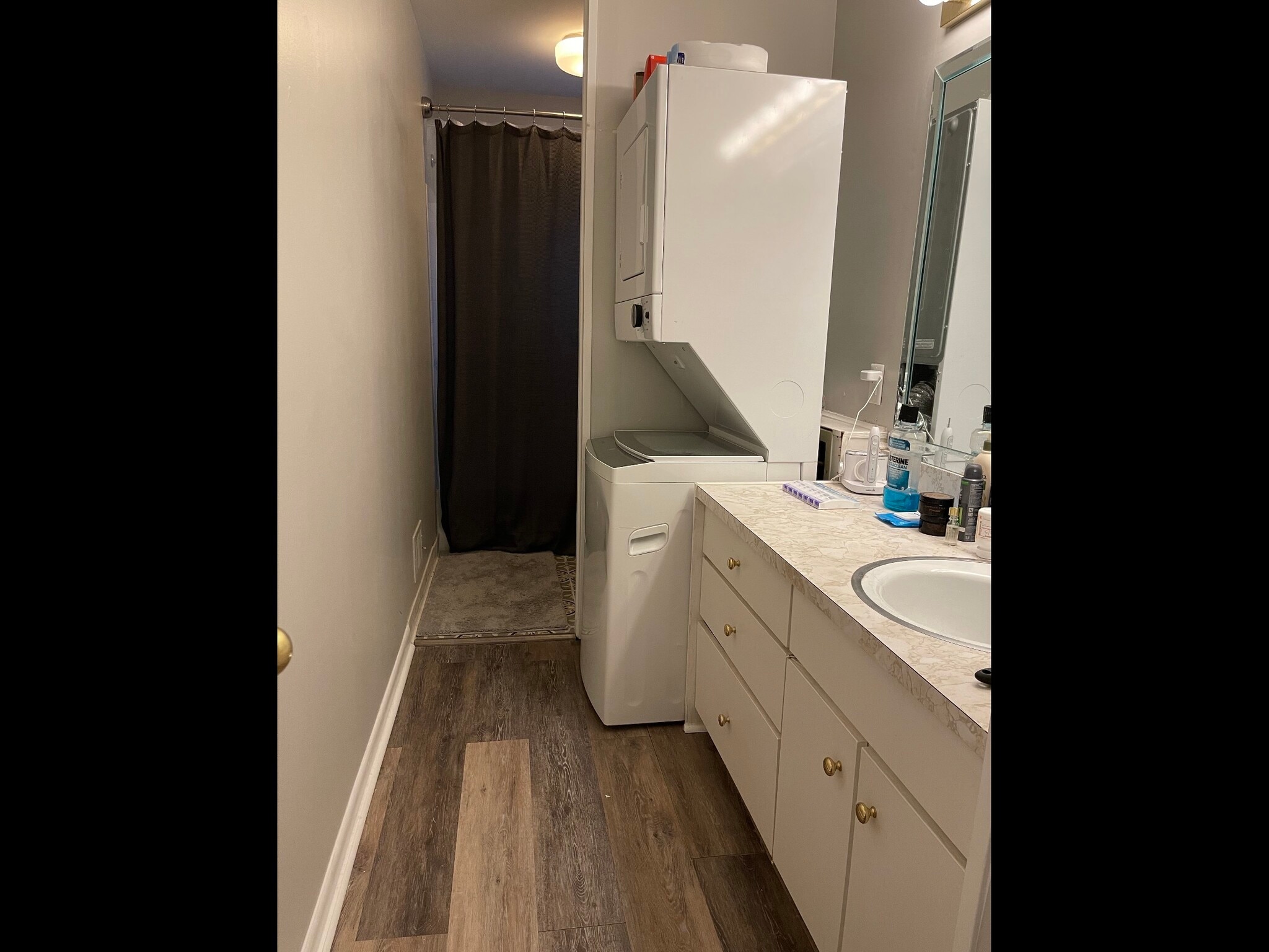 Bath off large bedroom - 1900 Richard Jones Rd