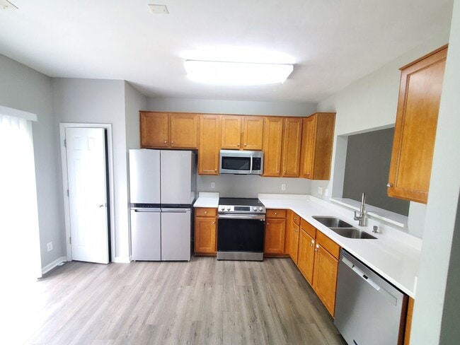 Building Photo - Beautiful 3 story townhome in Charlotte, NC
