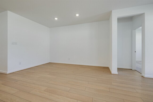 Building Photo - 9711 Westminster Mnr Dr