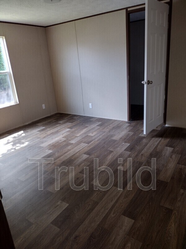 Building Photo - 156 S King Charles Ct