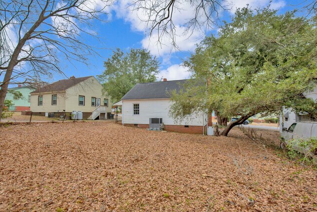 Building Photo - 216 Hawthrone