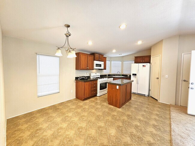Building Photo - 651 Santa Clara Cir