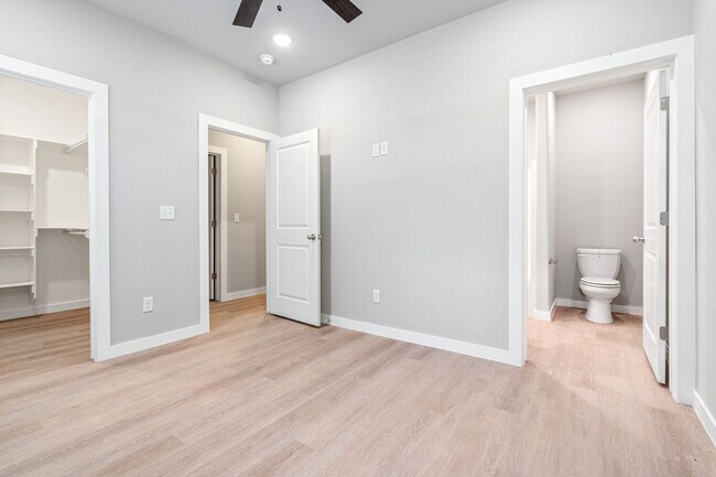 Building Photo - 276 N Hunter St