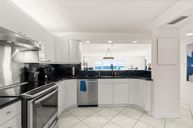 Building Photo - 1750 Benjamin Franklin Dr