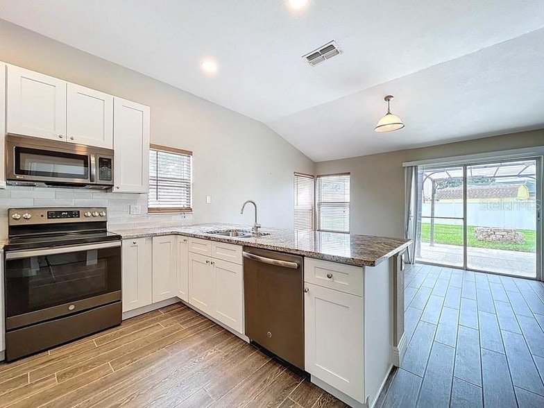 Building Photo - 2049 Darlington Oak Dr