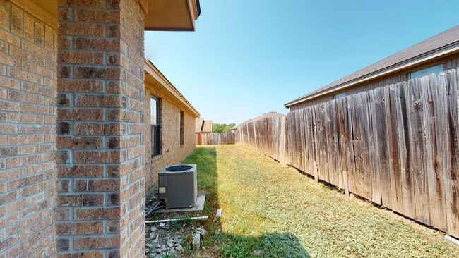 Building Photo - Free April Rent + Price Improvement $1,350!