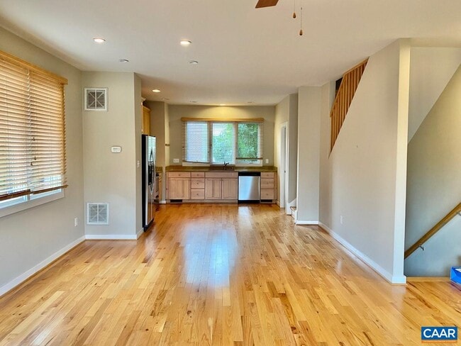 Building Photo - 1013 Linden Ave
