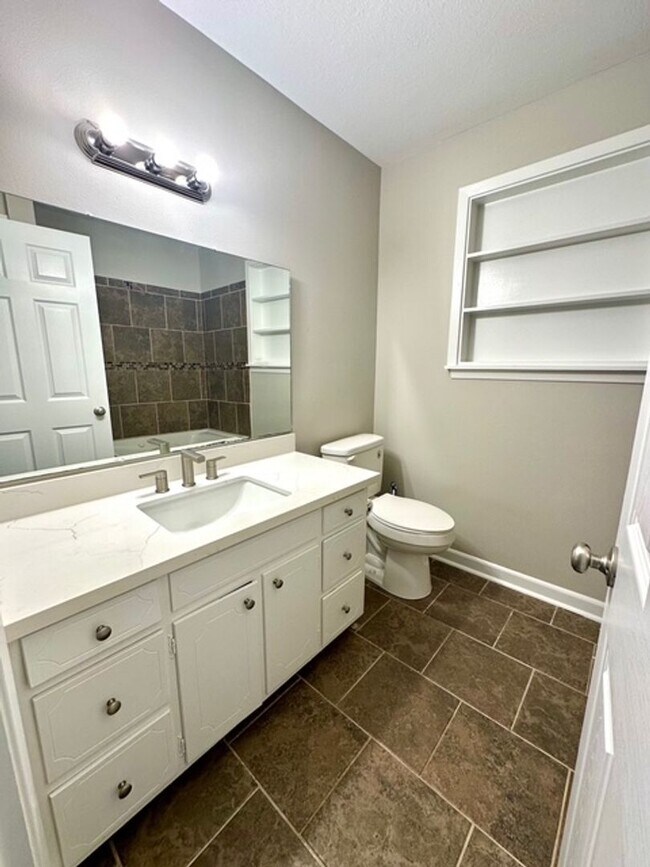 Building Photo - 1005 E Grace St