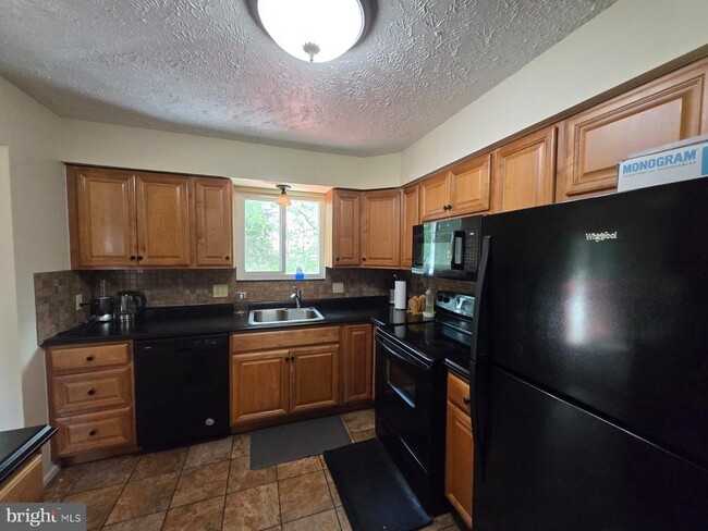 Building Photo - 13342 Jasper Ct
