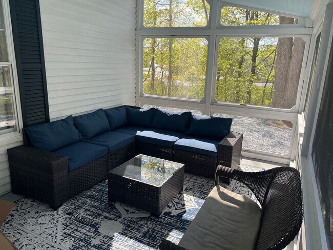 Building Photo - 38 Exeter Rd