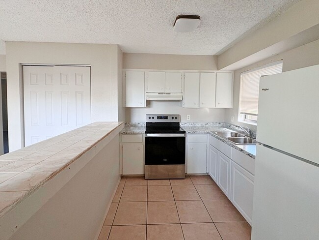 Building Photo - Charming Largo Home with a Spacious Fenced...