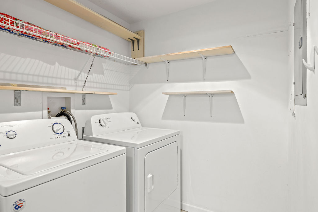 In unit laundry room - 5060 Fairways Cir